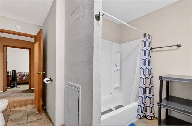 17503 S 900 Road, Nevada, MO 64772