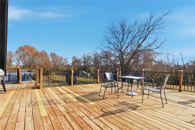 17503 S 900 Road, Nevada, MO 64772