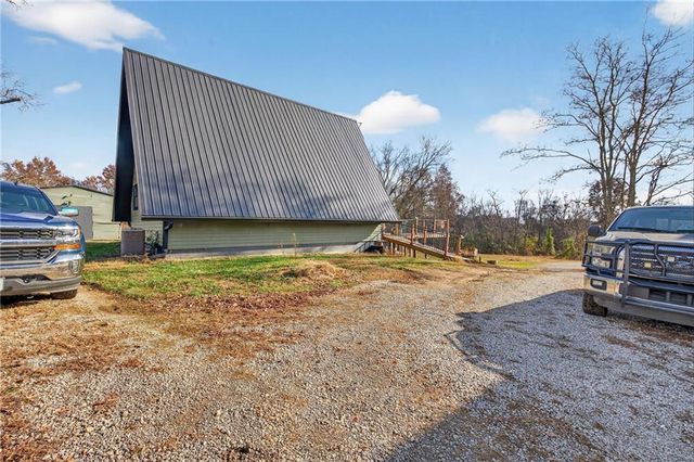 17503 S 900 Road, Nevada, MO 64772