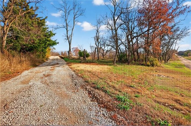 17503 S 900 Road, Nevada, MO 64772