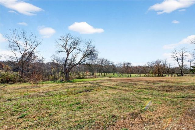 17503 S 900 Road, Nevada, MO 64772