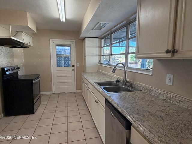 1274 SUNAPEE Avenue N, Jacksonville, FL 32233