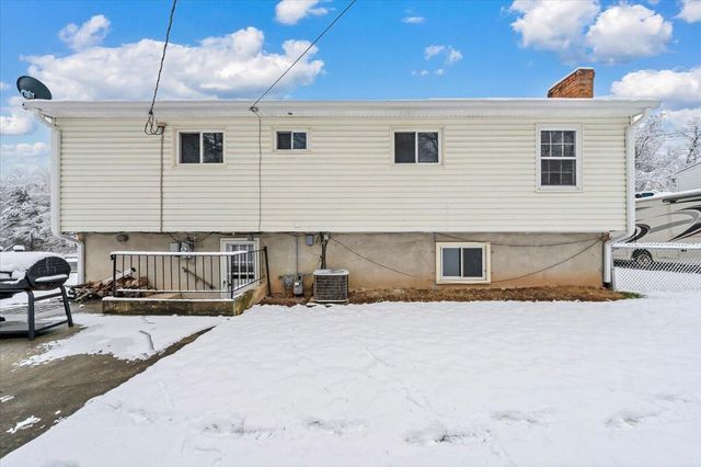 2540 Mcvitty RD, Roanoke, VA 24018