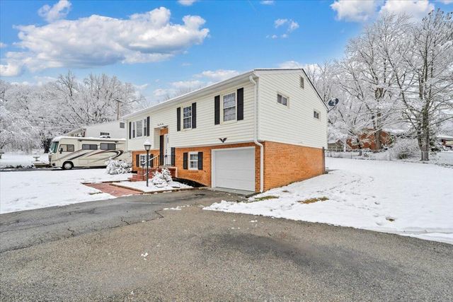 2540 Mcvitty RD, Roanoke, VA 24018