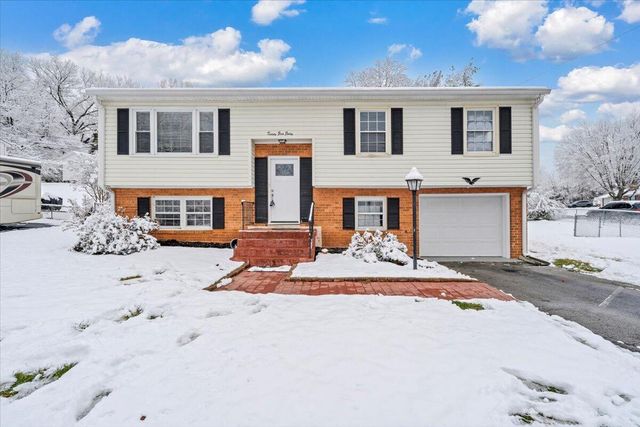 2540 Mcvitty RD, Roanoke, VA 24018