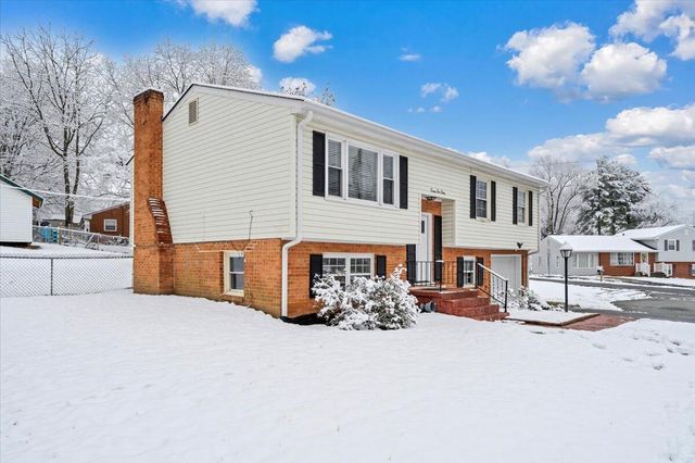 2540 Mcvitty RD, Roanoke, VA 24018