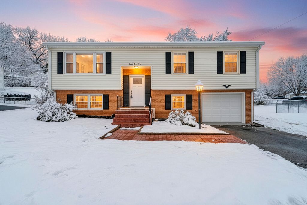 2540 Mcvitty RD, Roanoke, VA 24018