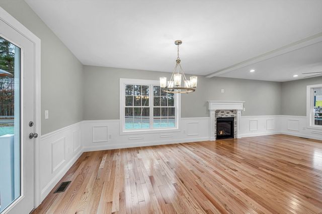 6 High Bluff, Belchertown, MA 01007