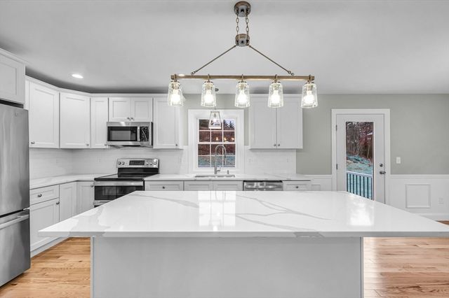 6 High Bluff, Belchertown, MA 01007