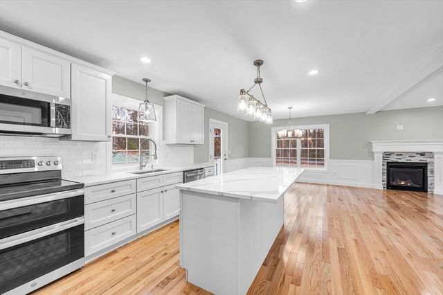 6 High Bluff, Belchertown, MA 01007