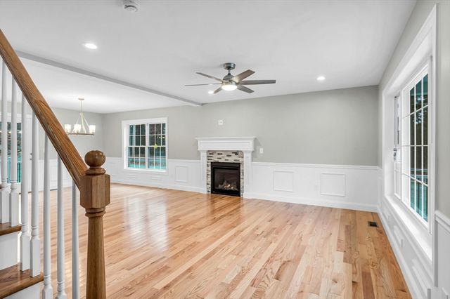 6 High Bluff, Belchertown, MA 01007