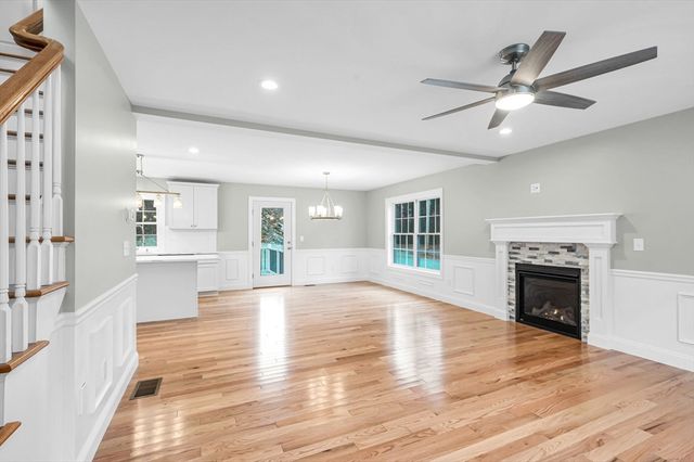 6 High Bluff, Belchertown, MA 01007