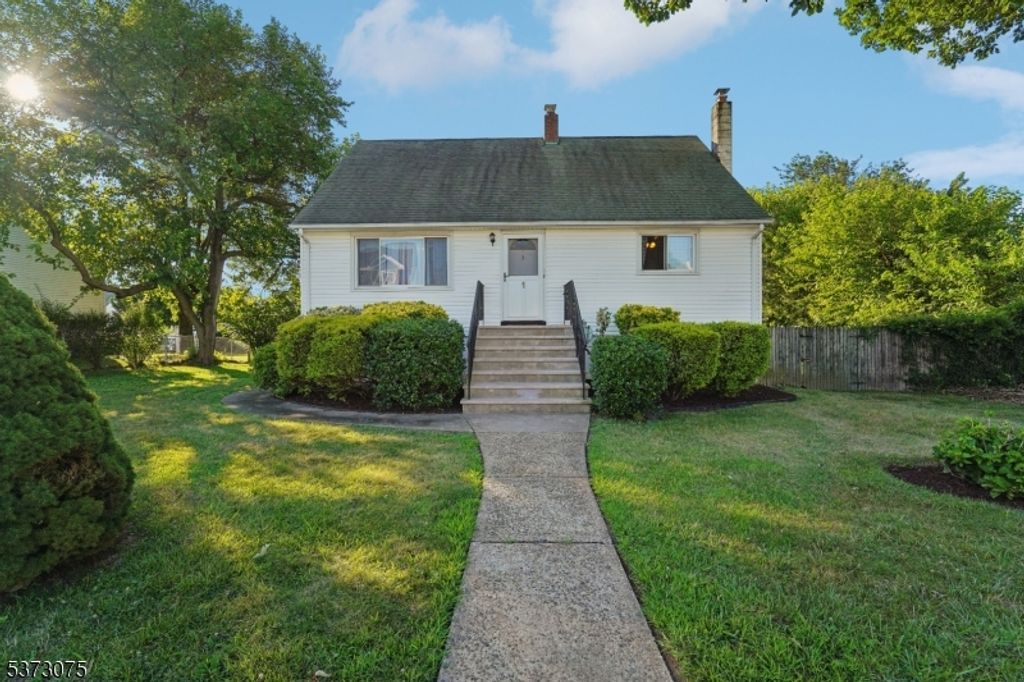 1 Velock Dr, Little Ferry Boro, NJ 07643