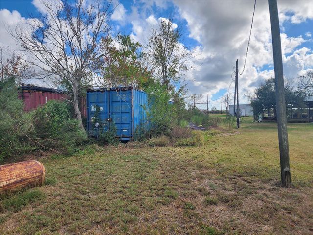 3007 Cr-807a, Angleton, TX 77515