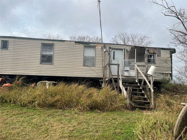 3007 Cr-807a, Angleton, TX 77515