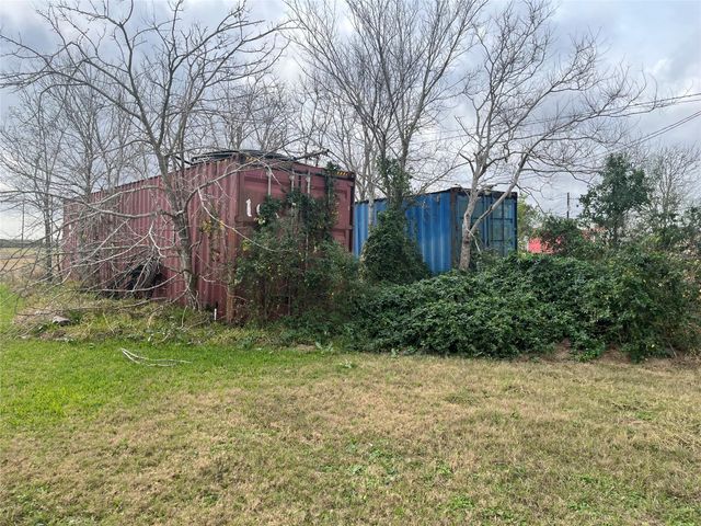 3007 Cr-807a, Angleton, TX 77515