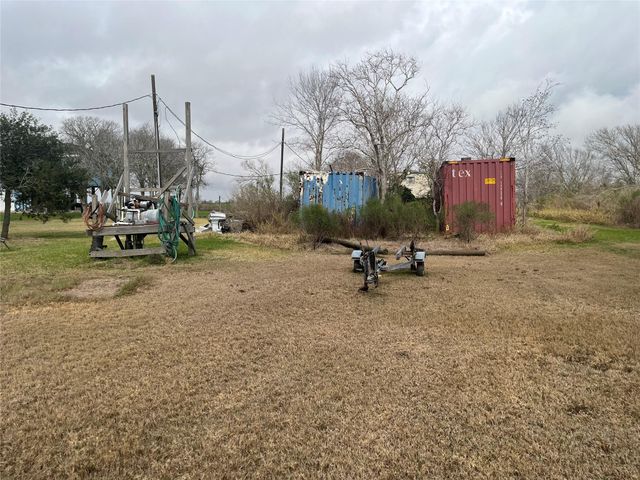 3007 Cr-807a, Angleton, TX 77515