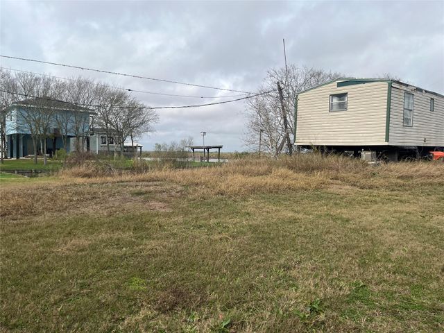 3007 Cr-807a, Angleton, TX 77515