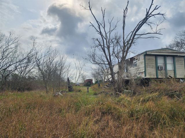 3007 Cr-807a, Angleton, TX 77515