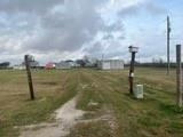 3007 Cr-807a, Angleton, TX 77515