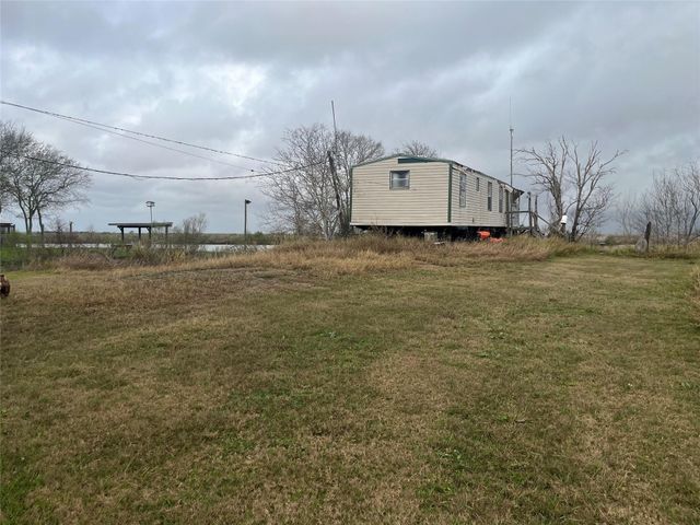 3007 Cr-807a, Angleton, TX 77515