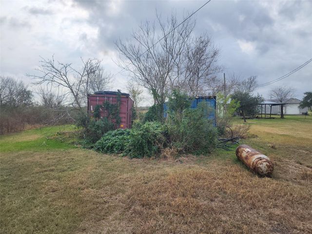 3007 Cr-807a, Angleton, TX 77515