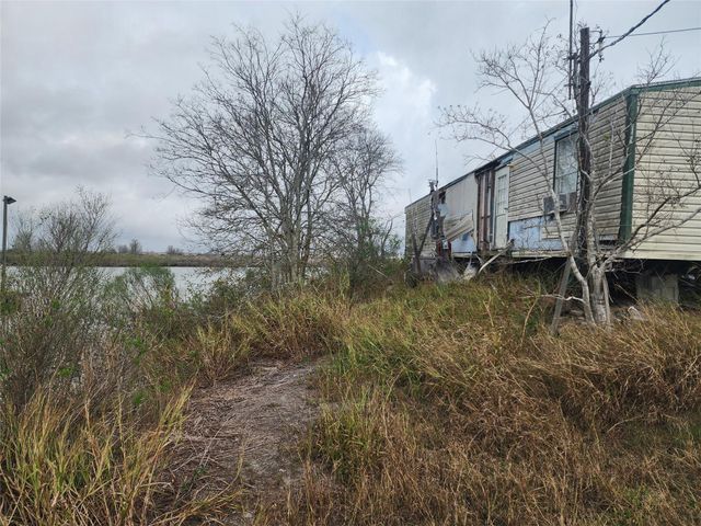 3007 Cr-807a, Angleton, TX 77515