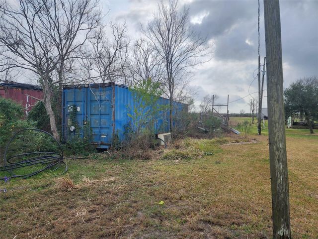 3007 Cr-807a, Angleton, TX 77515