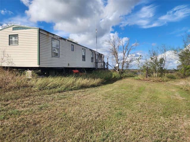 3007 Cr-807a, Angleton, TX 77515