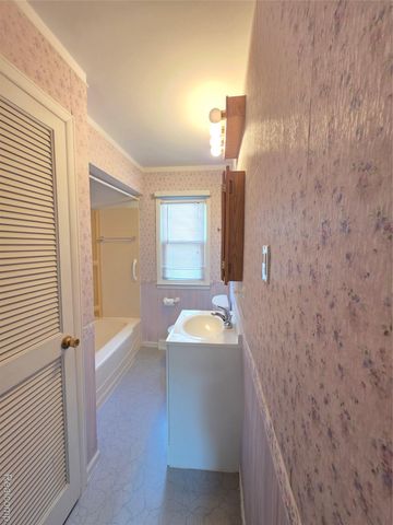 28040 Rosemont Street, Roseville, MI 48066