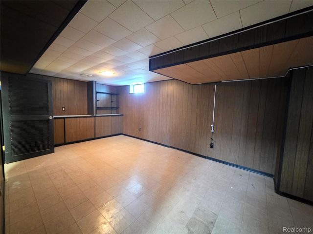 28040 Rosemont Street, Roseville, MI 48066