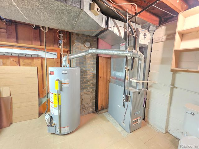 28040 Rosemont Street, Roseville, MI 48066