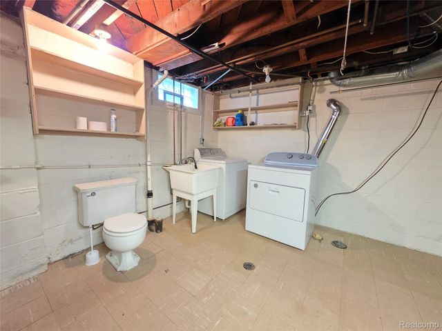 28040 Rosemont Street, Roseville, MI 48066