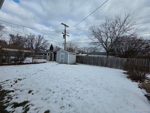 28040 Rosemont Street, Roseville, MI 48066