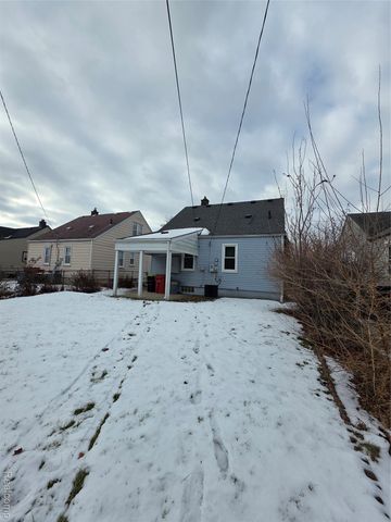 28040 Rosemont Street, Roseville, MI 48066