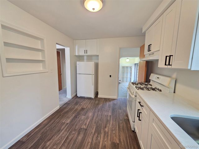 28040 Rosemont Street, Roseville, MI 48066