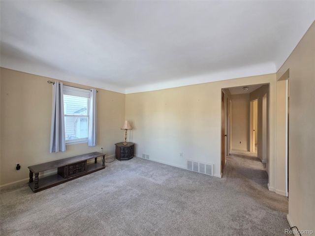 28040 Rosemont Street, Roseville, MI 48066