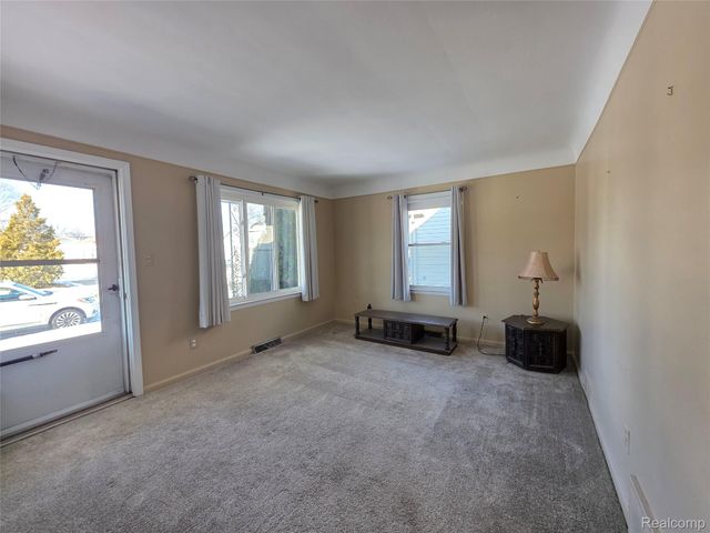 28040 Rosemont Street, Roseville, MI 48066