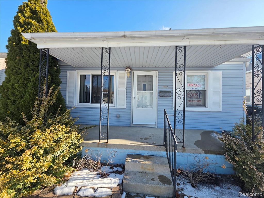 28040 Rosemont Street, Roseville, MI 48066