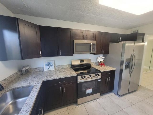 5917 Via Vermilya 206, Lake Worth, FL 33462