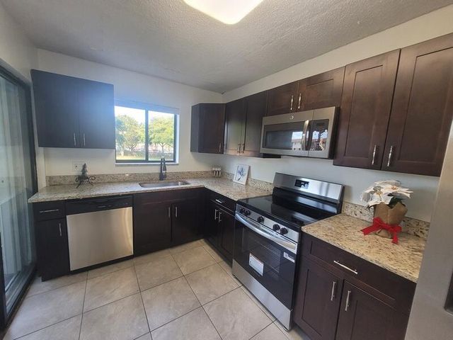 5917 Via Vermilya 206, Lake Worth, FL 33462
