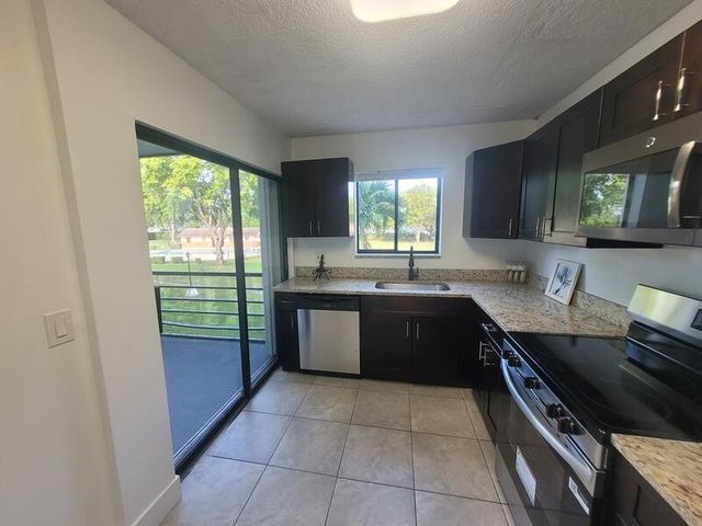 5917 Via Vermilya 206, Lake Worth, FL 33462