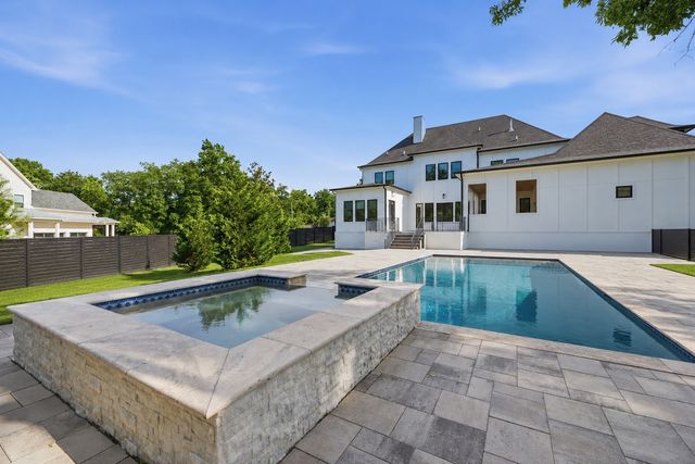 848 W Hillwood Dr, Nashville, TN 37205