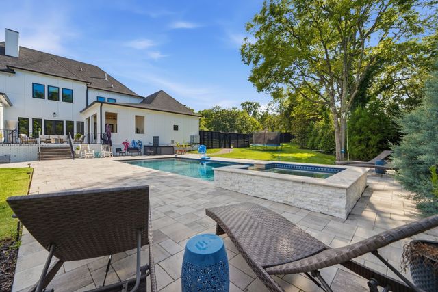 848 W Hillwood Dr, Nashville, TN 37205