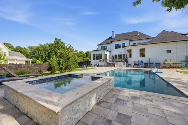 848 W Hillwood Dr, Nashville, TN 37205
