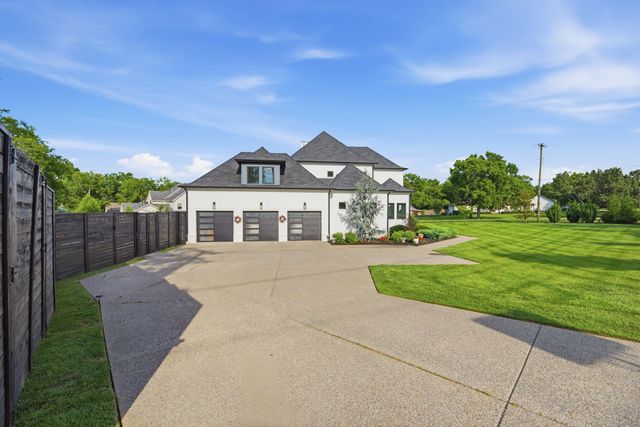 848 W Hillwood Dr, Nashville, TN 37205