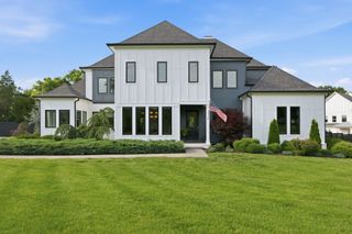 848 W Hillwood Dr, Nashville, TN 37205