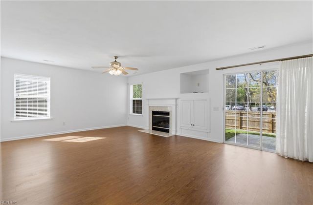 536 Kings GATE, Chesapeake, VA 23320