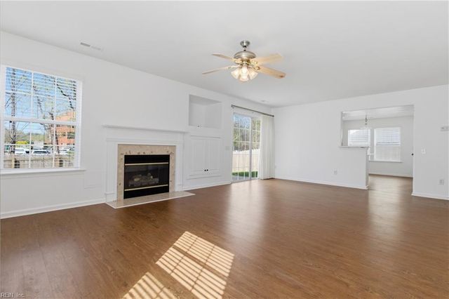 536 Kings GATE, Chesapeake, VA 23320