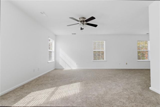 536 Kings GATE, Chesapeake, VA 23320